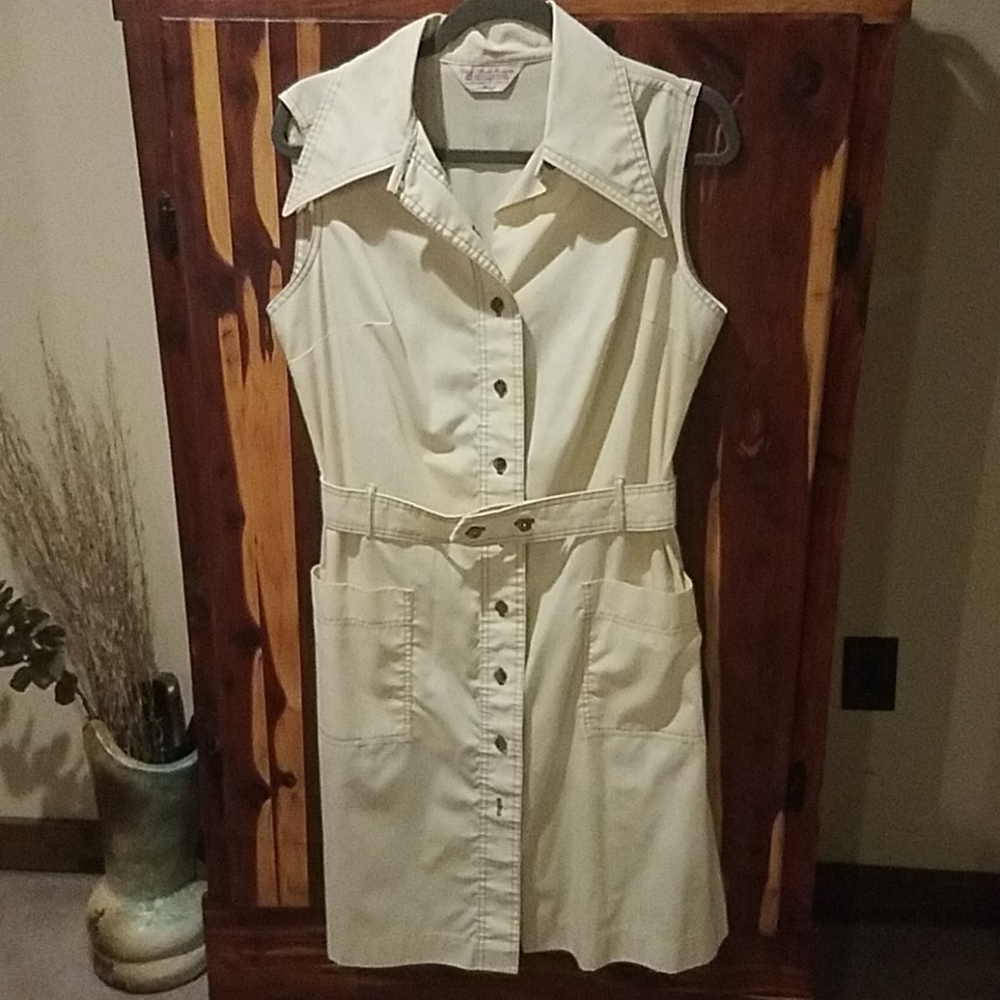 VINTAGE SAFARI LIKE DRESS